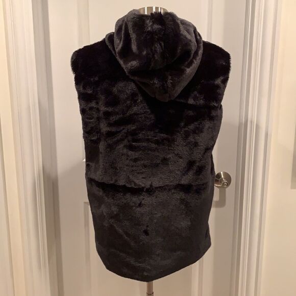 Alessandra C Black Soft Faux Fur Vest with side Pockets Made in Italy - Picture 6 of 10